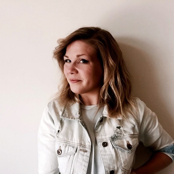 Meet your Posher, Lisa - Picture 1 of 1